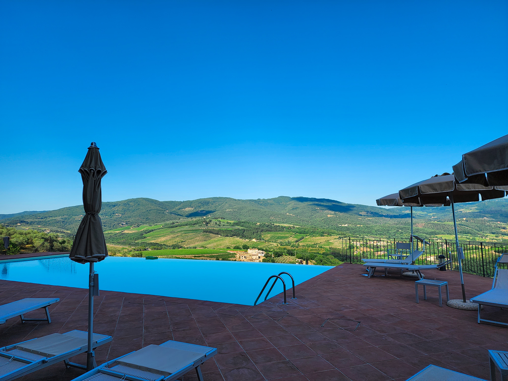 Tuscany infinity pool chianti