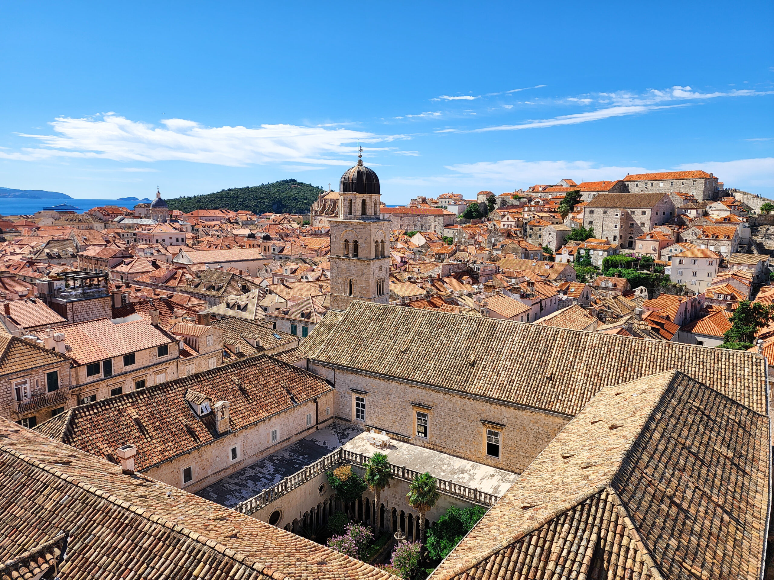 Walls of Dubrovnik architecture • Dubrovnik fortress