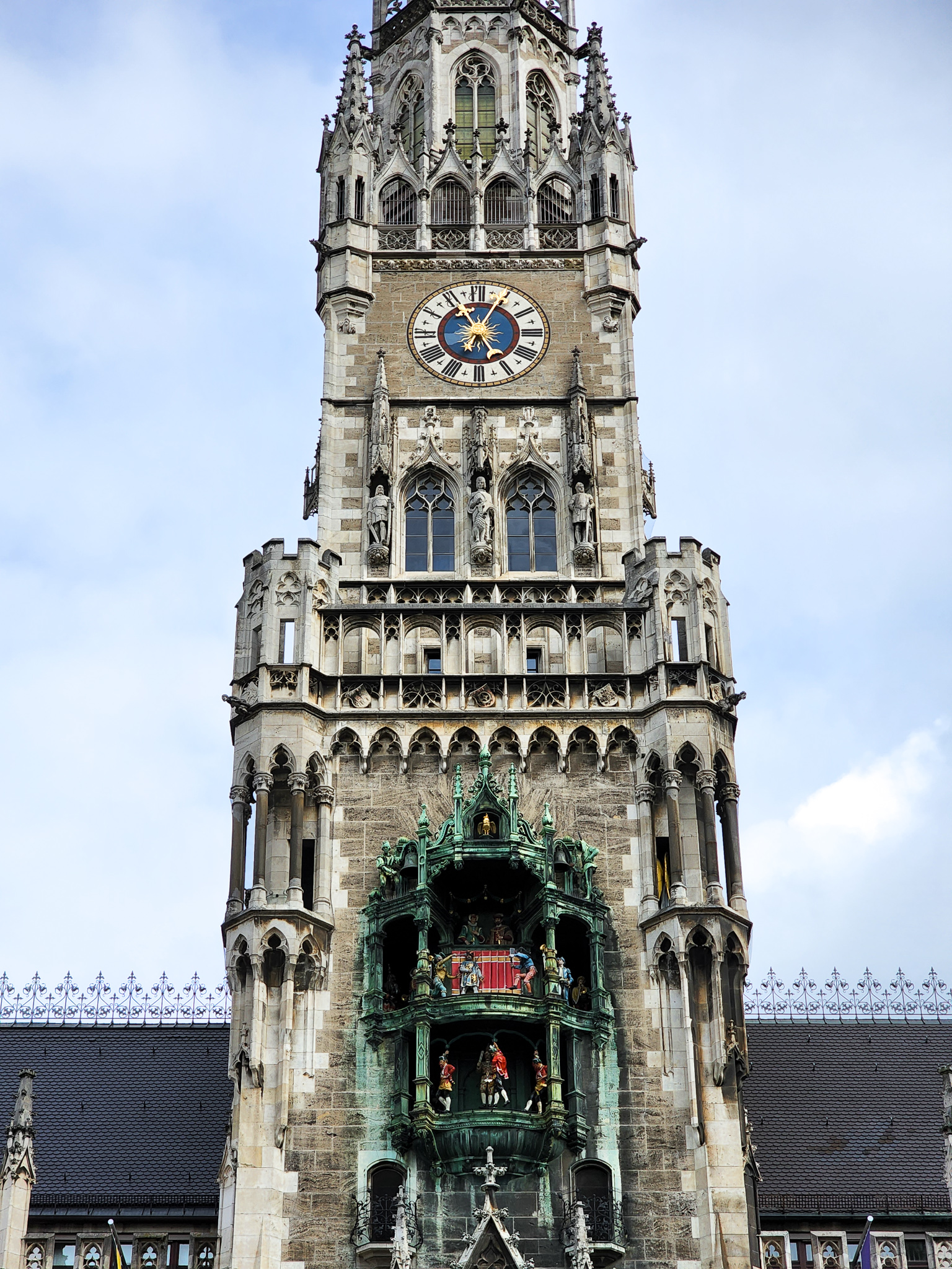 munich clock tower Rathaus-Glockenspiel