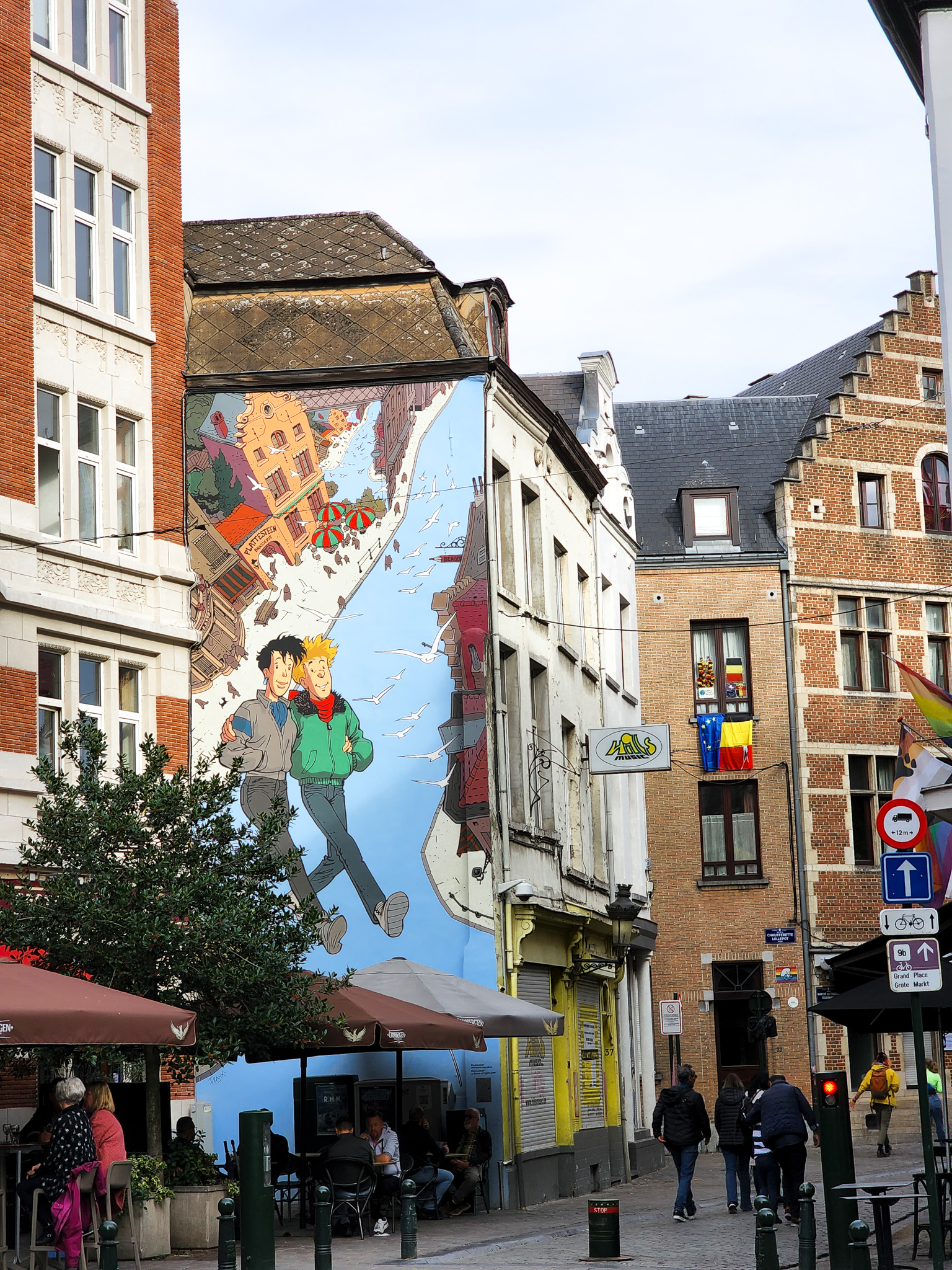 street art brussels old town