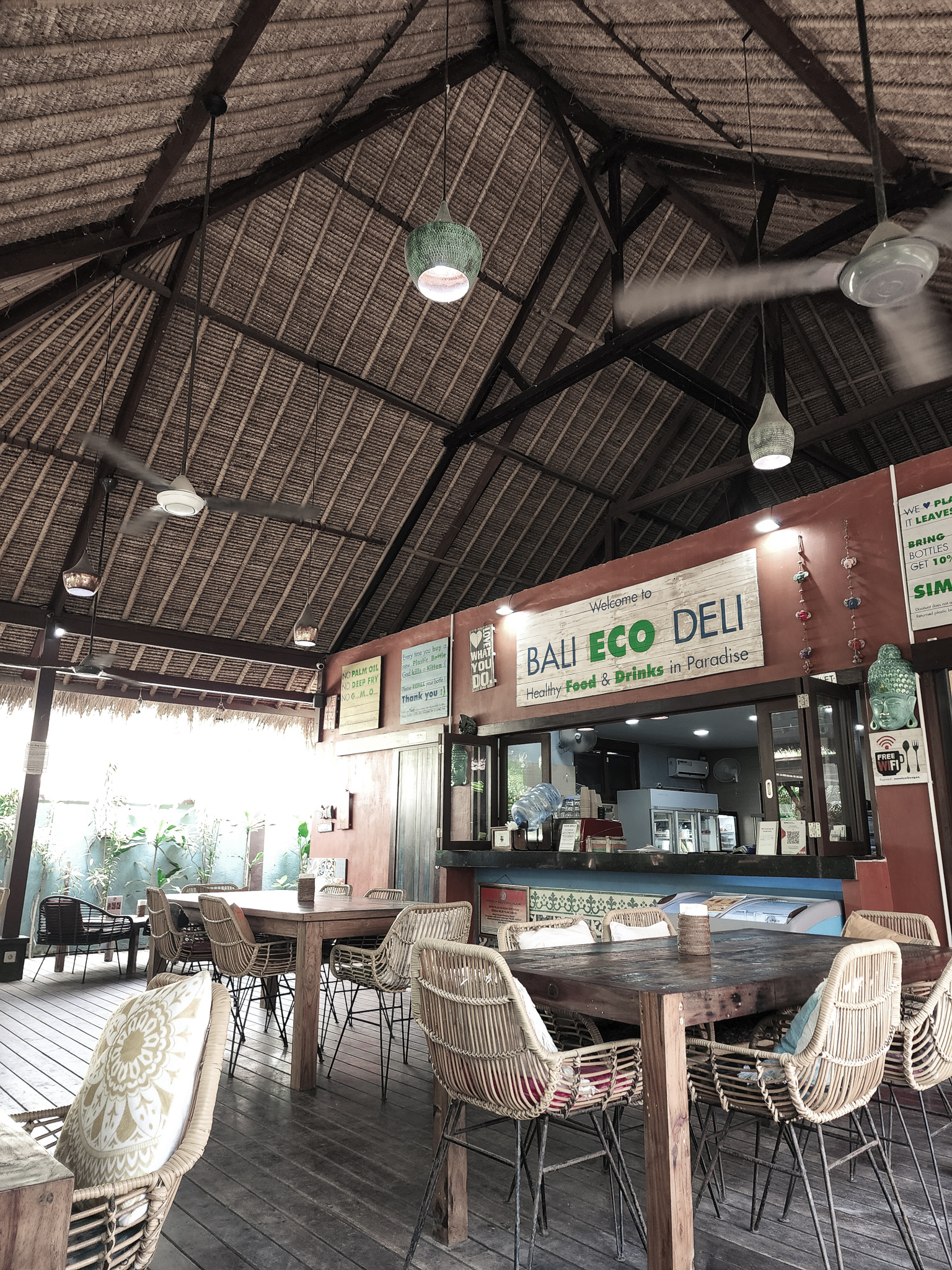 nusa lembongan bali island indonesia best food cafe bar