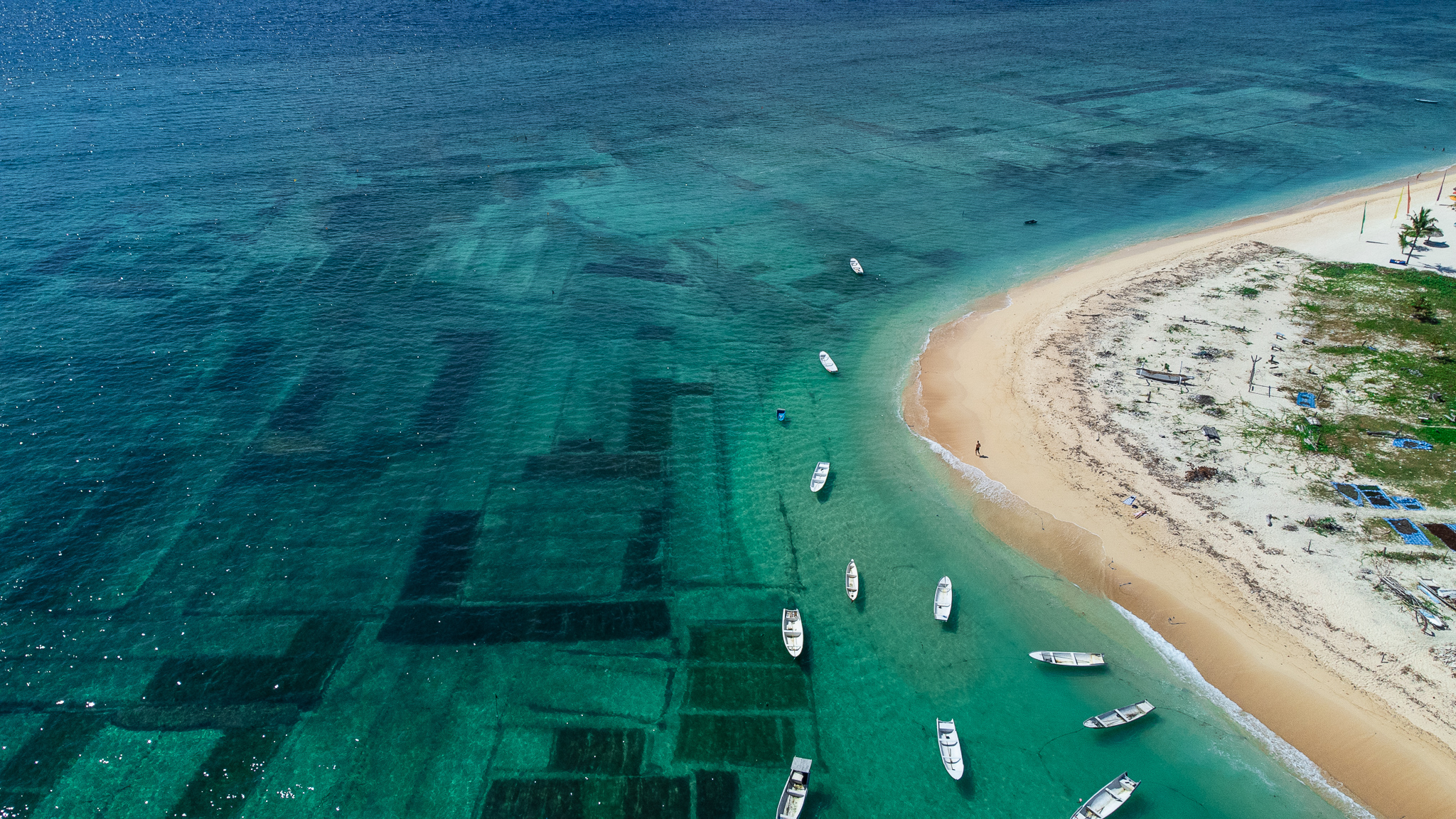 nusa lembongan bali island indonesia jungutbatu beach drone