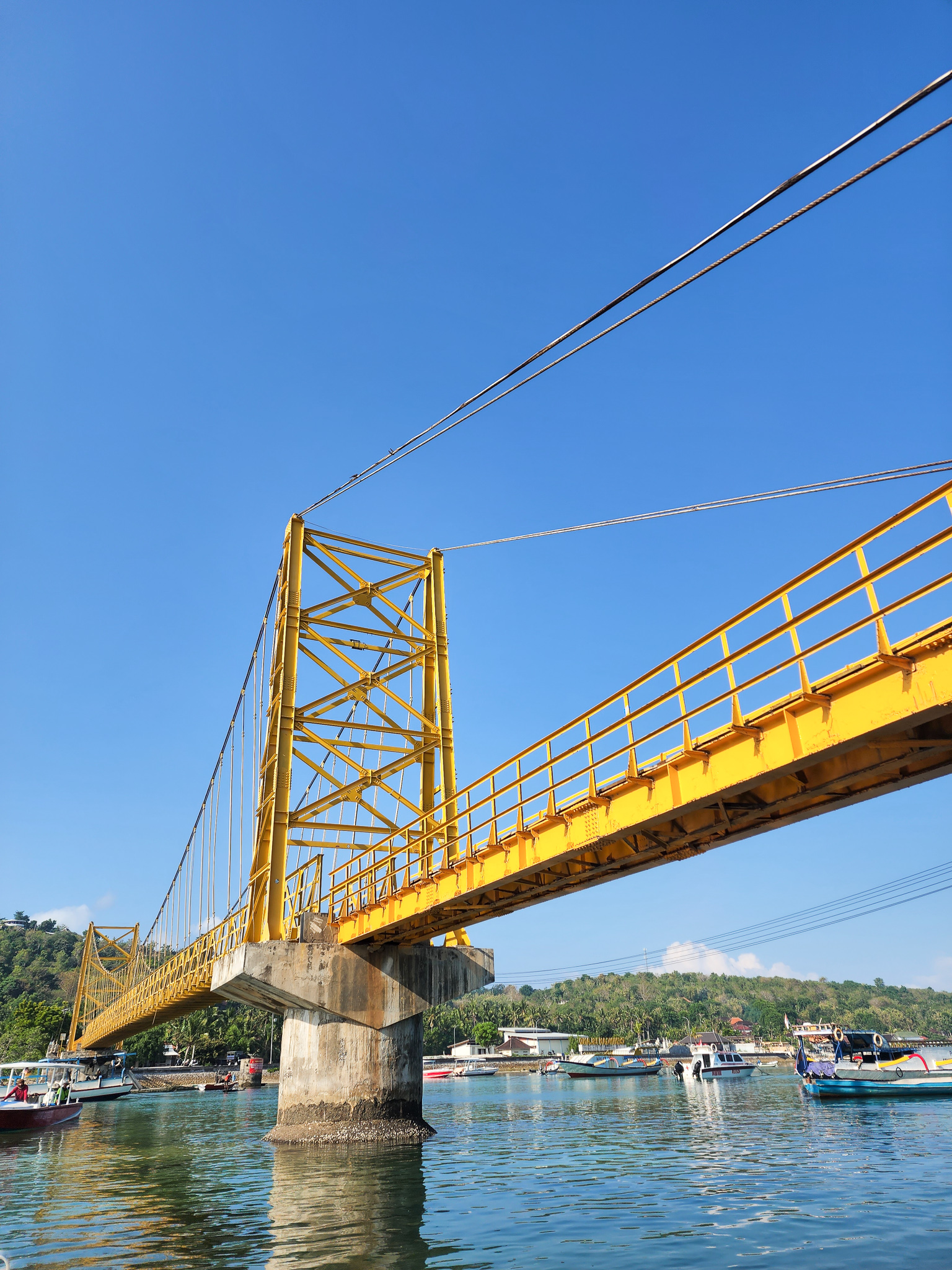 nusa ceningan bali island indonesia iconic yellow bridge day trip