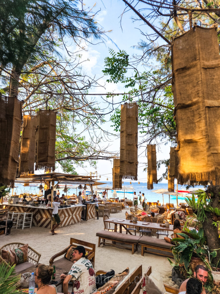 best beach bar restaurant on gili trawangan la cala