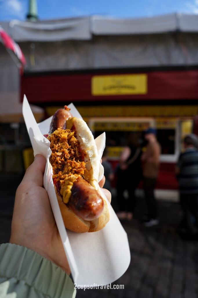Trekroneren bergen street food hotdogs where to eat reindeer