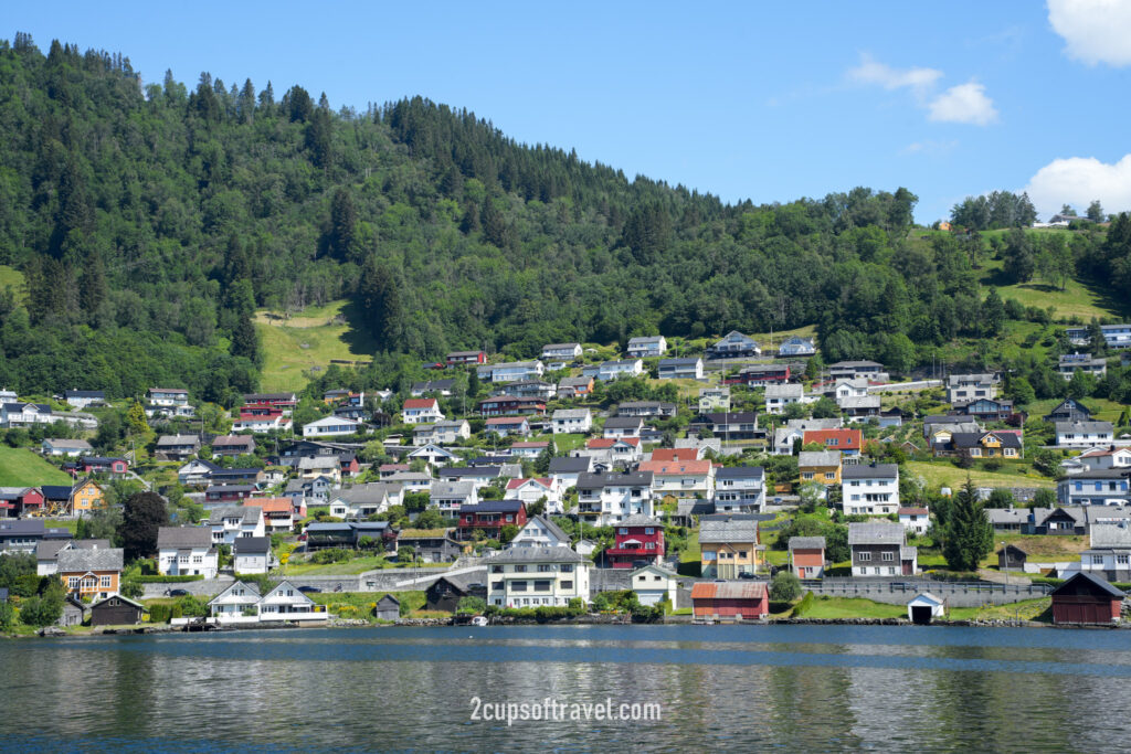 Norheimsund Steinsdalsfossen waterfall Hardangerfjord day trip road trip things to do bergen norway should i visit