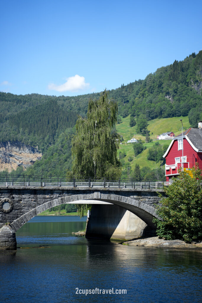 day trip stop norheimsund Hardangerfjord vestland Steinsdalsfossen things to do