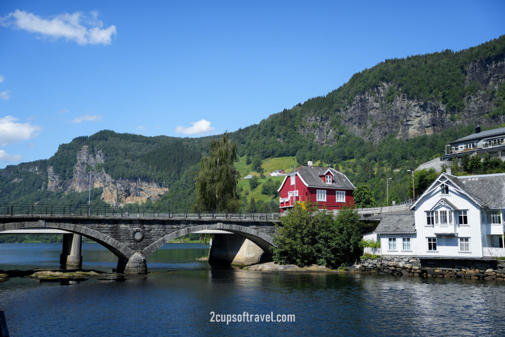 Norheimsund Steinsdalsfossen waterfall Hardangerfjord day trip road trip things to do bergen norway should i visit