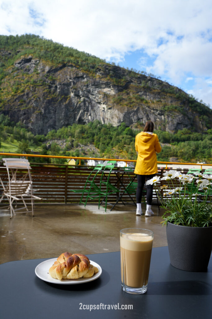 Marianne Bakeri and Kafe best coffee aurland flam bakery cinnamon bun