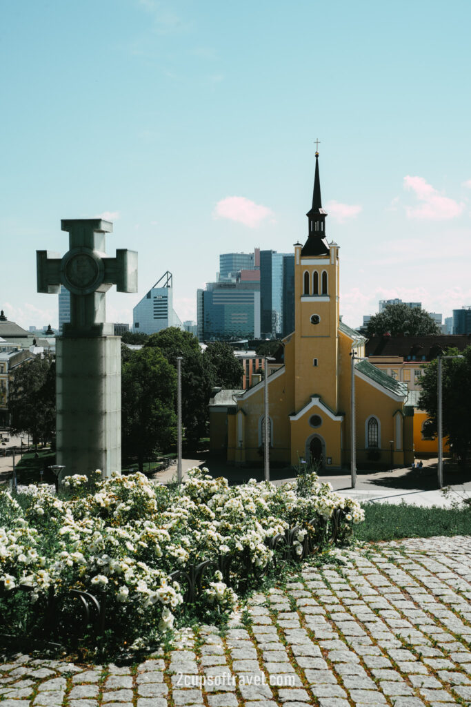 freedom square free walking tour tallinn estonia things to do history