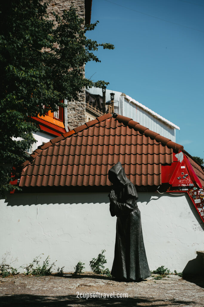 three monks statues tallinn