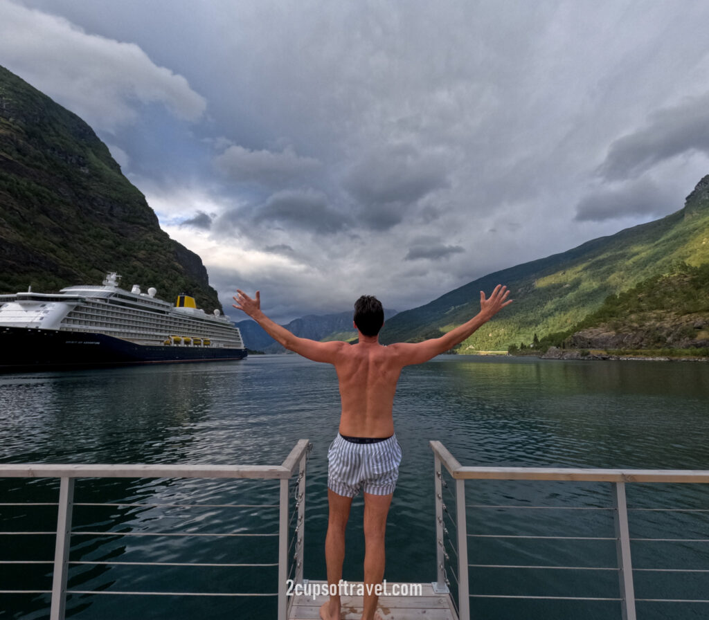 sauna overlooking Aurlansfjord in Flam