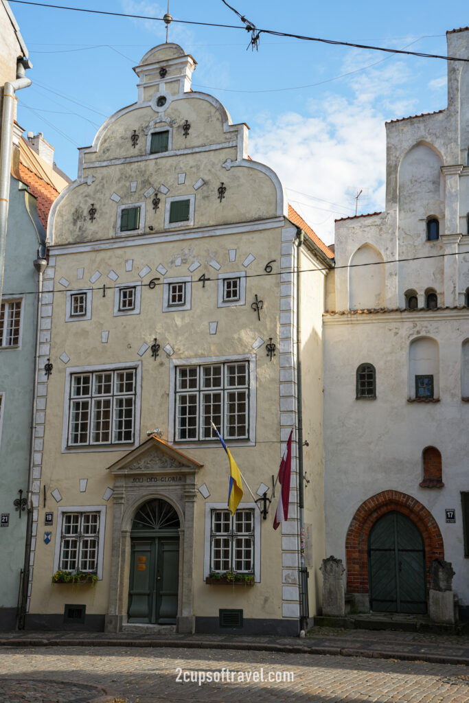 the three brothers riga things to do old town