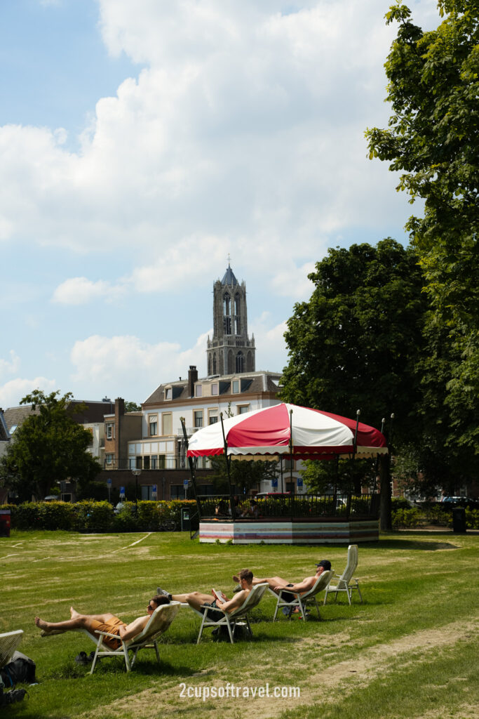 Park Lepelenburg utrecht local sunbake summer