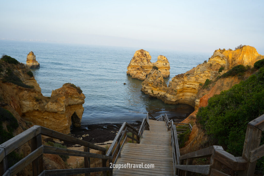 is the seaweed problem bad in algarve praia do camilo lagos