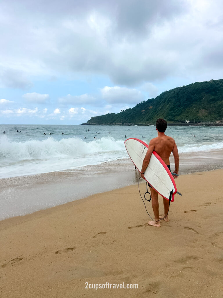 surfing Zurriola beach san sebastian best beginner beach hawaii surfboard hire