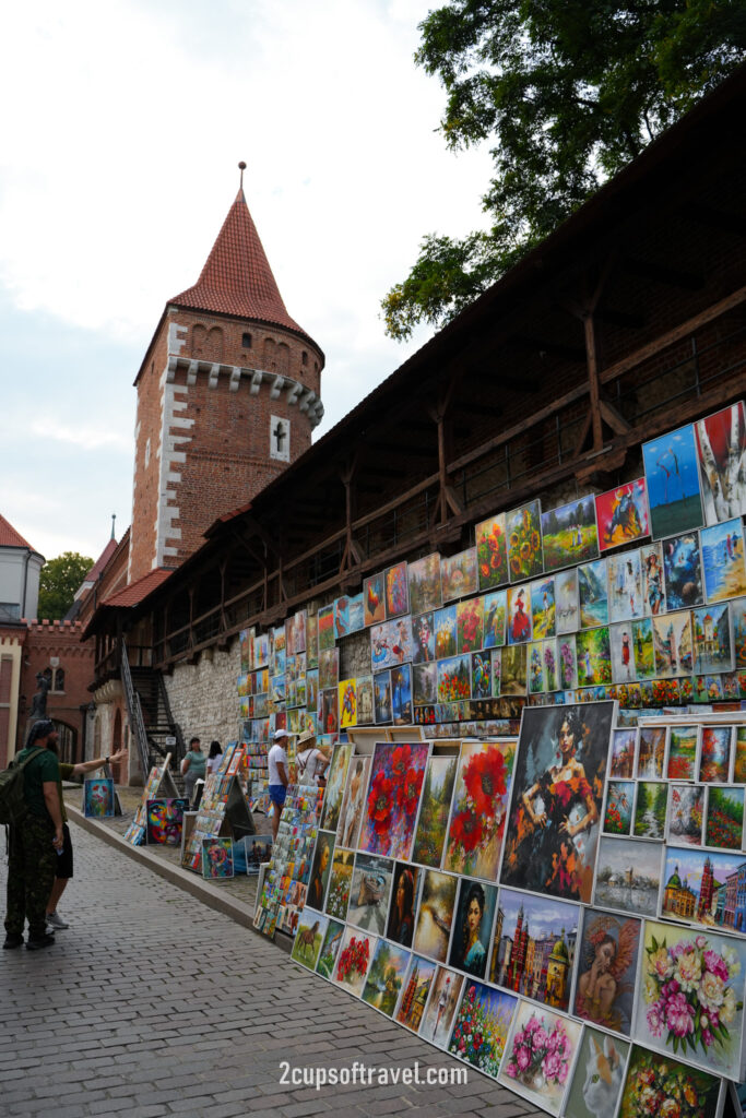 krakow things to do the gallery in the street - Galeria obrazów pod Bramą Floriańska