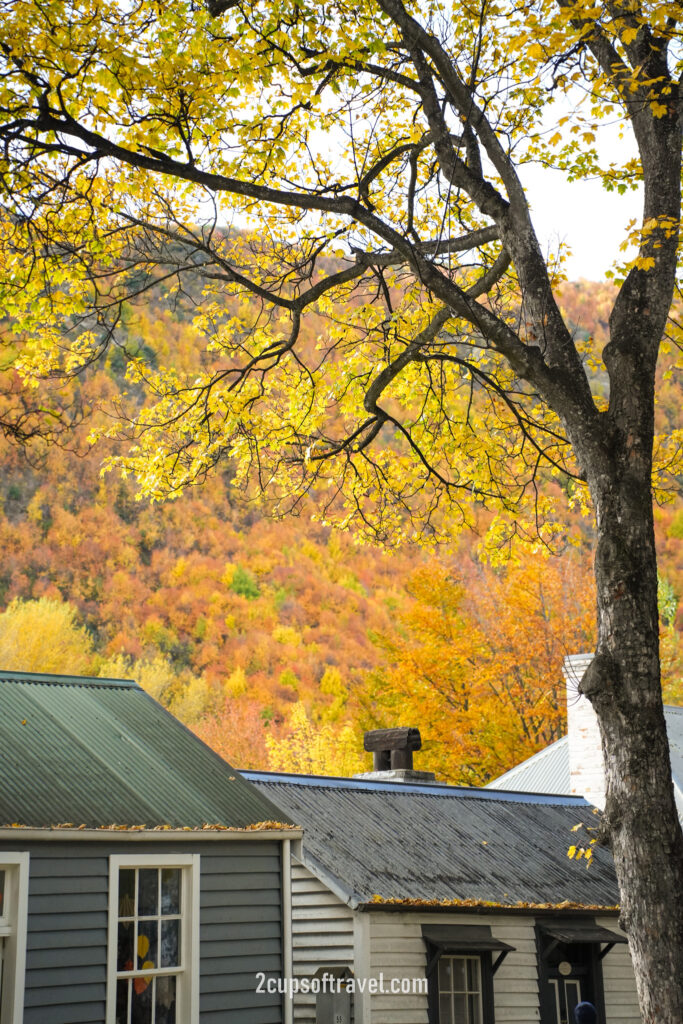how long should i spend in arrowtown hidden gem queenstown road trip autumn