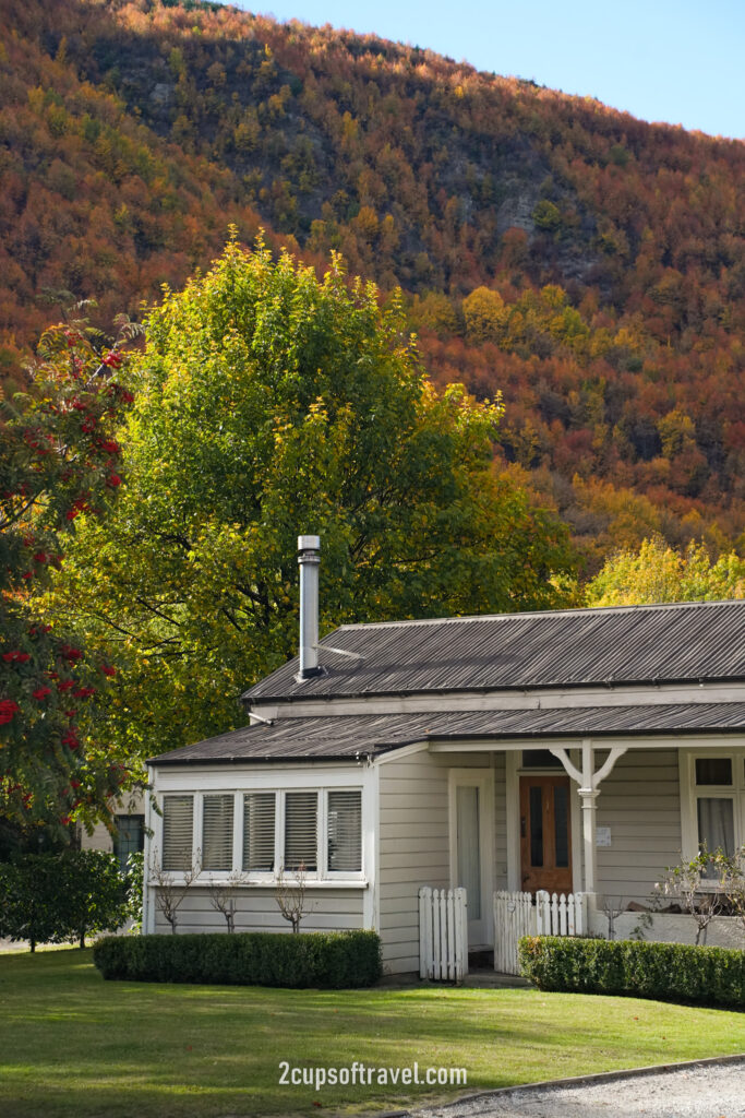 how long should i spend in arrowtown hidden gem queenstown road trip autumn