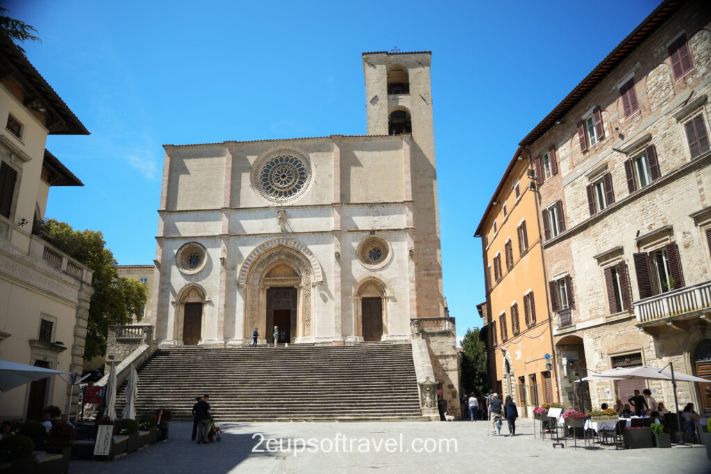 Todi’s gorgeous main square Piazza Del Popolo umbria road trip