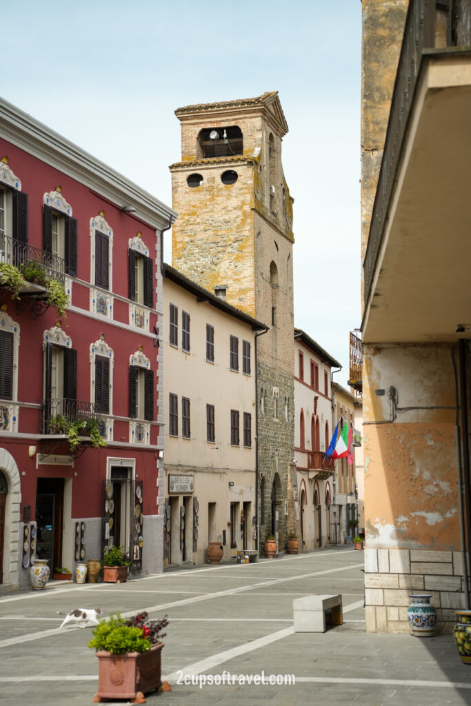 should i visit umbria road trip 1 week itinerary things to know guide deruta pottery hand painted