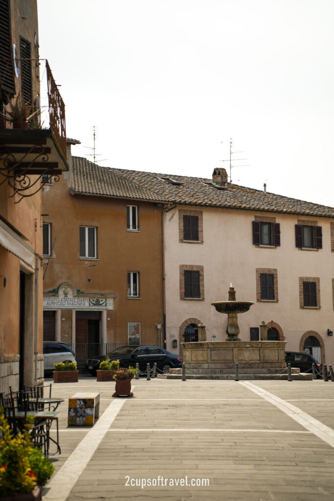 should i visit umbria road trip 1 week itinerary things to know guide deruta pottery hand painted